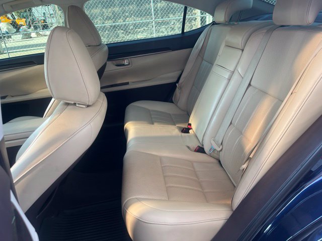 Used 2018 Lexus ES 350 w/ Luxury Package w/Wood Trim FWD image 19