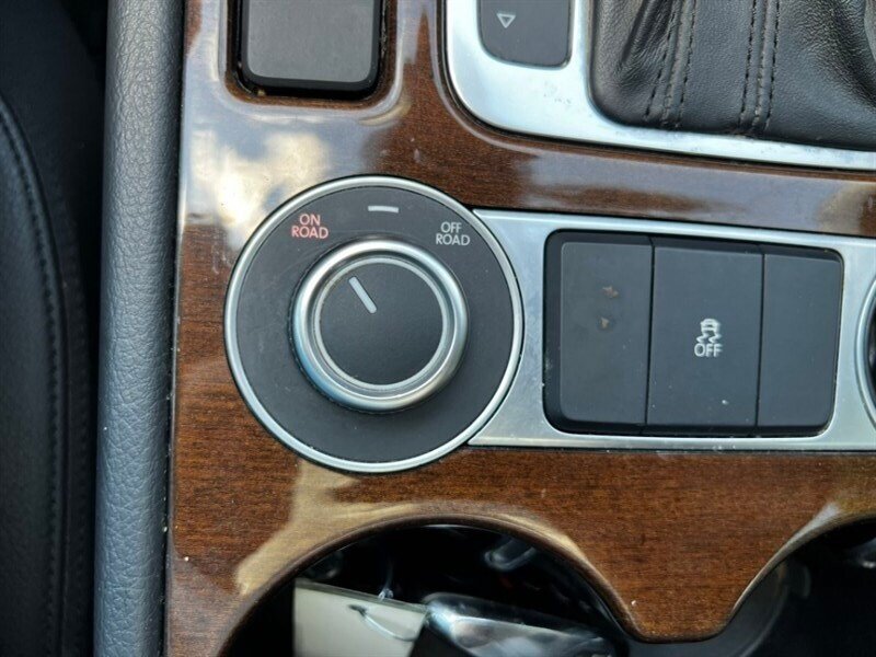 Used 2016 Volkswagen Touareg VR6 AWD/4WD image 36