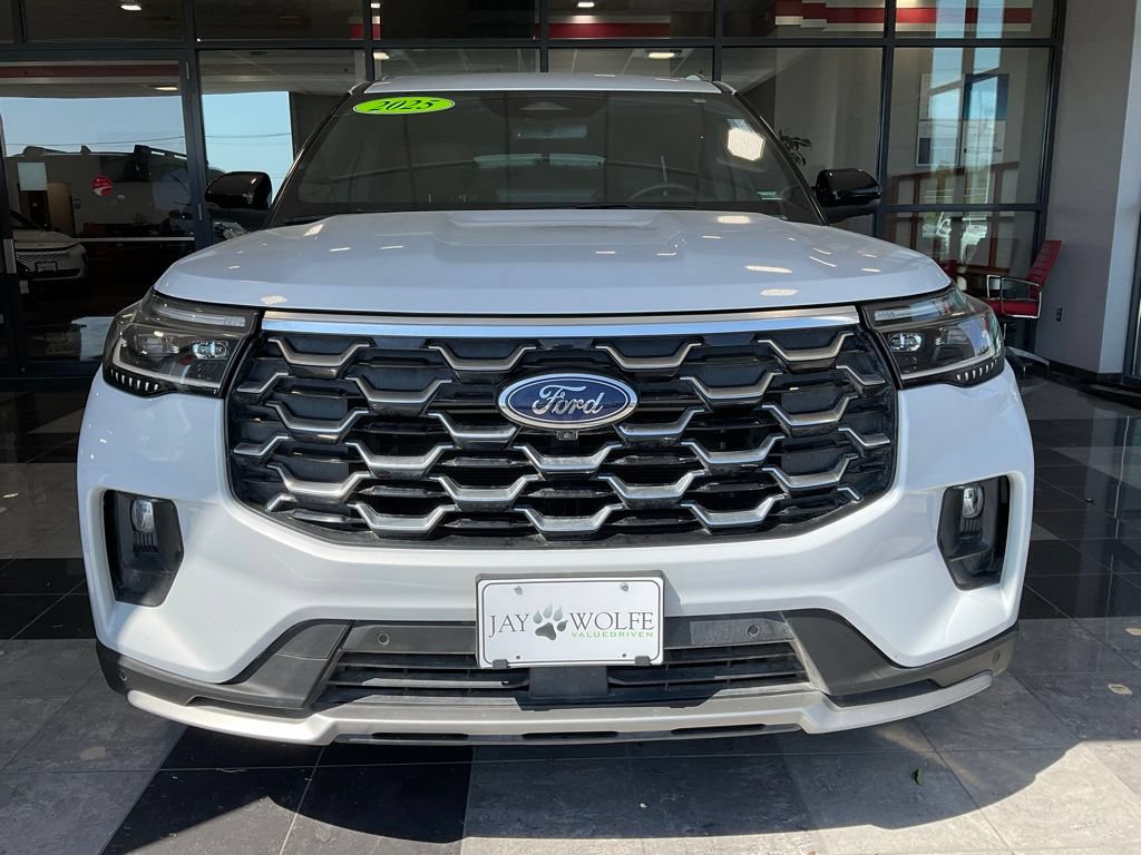 Used 2025 Ford Explorer Platinum w/ LUX Leather Package AWD/4WD image 2