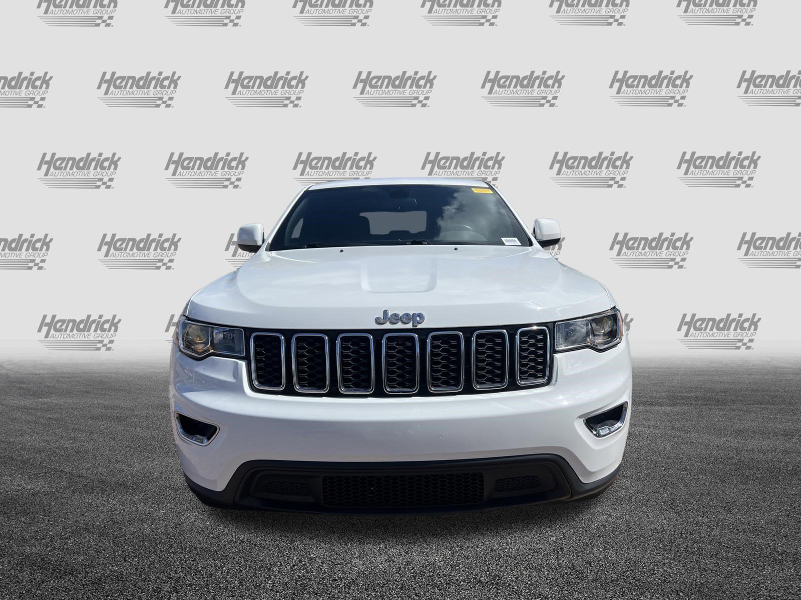 Used 2020 Jeep Grand Cherokee Laredo image 3