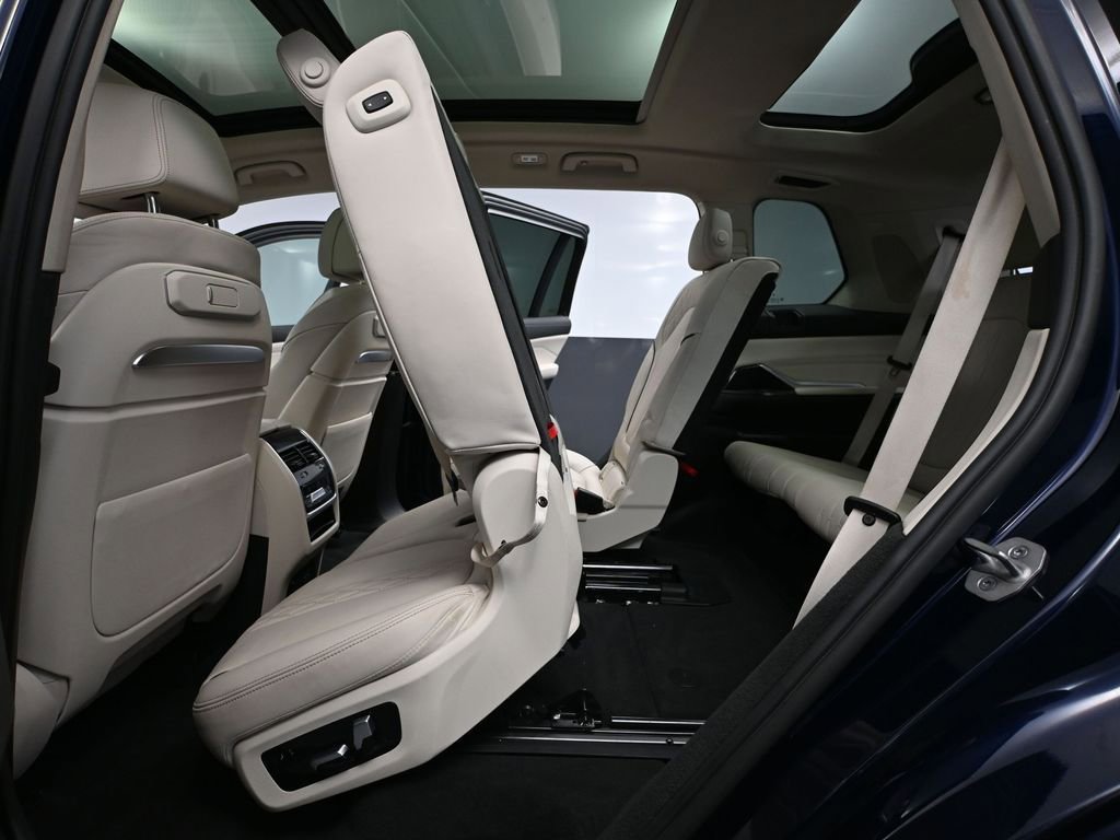 Used 2023 BMW X7 xDrive40i w/ Executive Package image 47