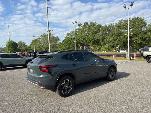 Used 2025 Chevrolet Trax LT w/ Driver Confidence Package FWD image 5