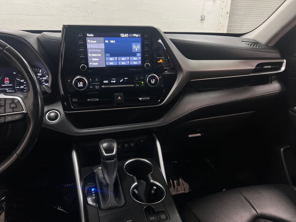 Used 2020 Toyota Highlander XLE image 18