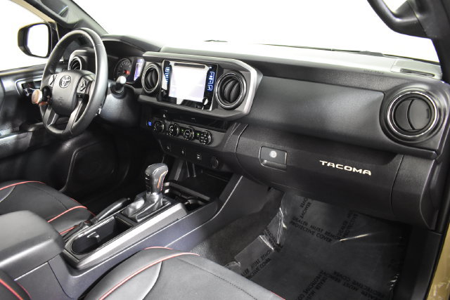 Used 2017 Toyota Tacoma TRD Sport w/ Tow Package (A/T) AWD/4WD image 34