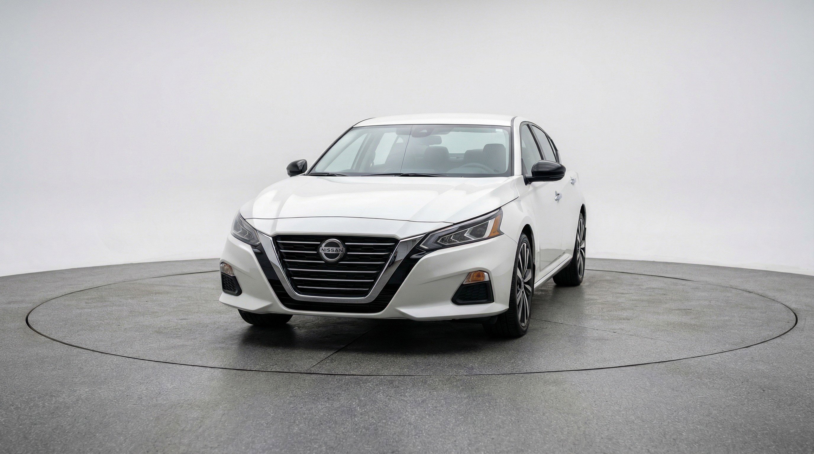Used 2025 Nissan Altima 2.5 SV image 2