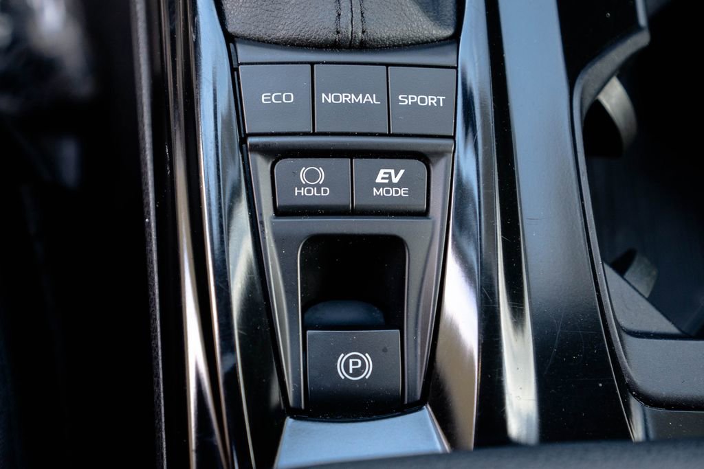 Used 2025 Toyota Camry LE AWD/4WD image 23