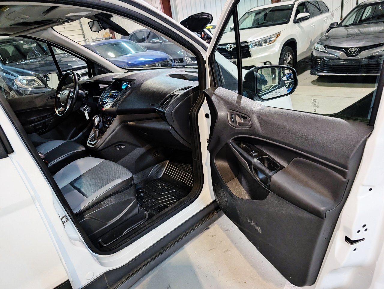 Used 2018 Ford Transit Connect XL FWD image 28
