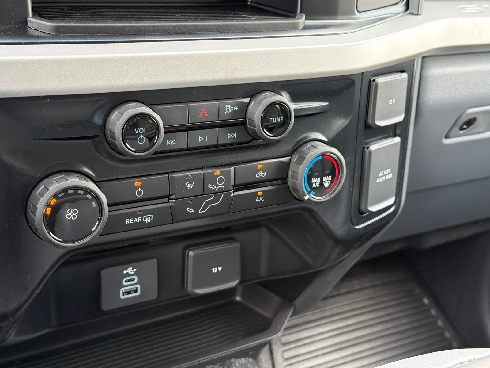 New 2025 Ford F450 XL w/ XL Chrome Package RWD image 25