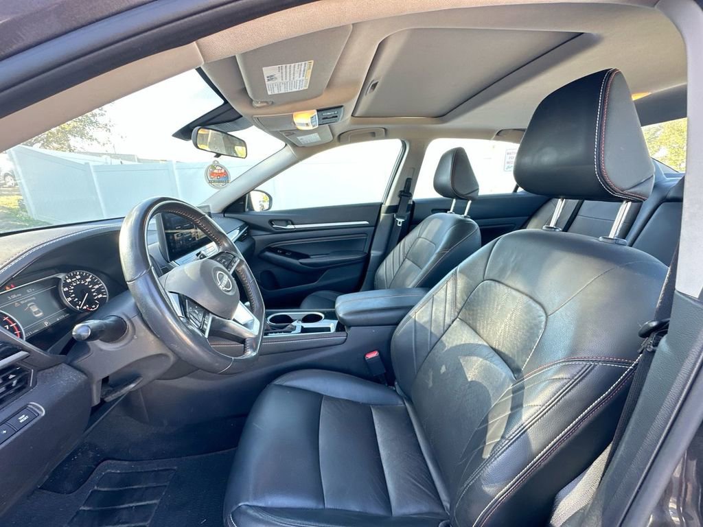 Used 2023 Nissan Altima 2.5 SR w/ SR Premium Package image 11