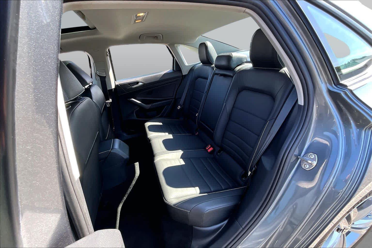 Used 2024 Volkswagen Jetta SE FWD image 19