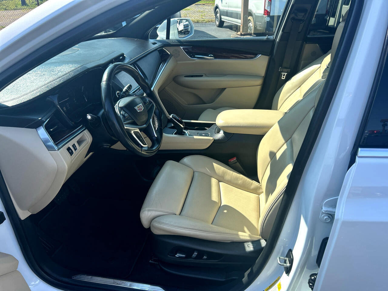 Used 2017 Cadillac XT5 Luxury image 16