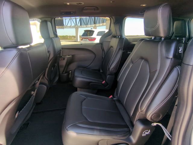 New 2026 Chrysler Pacifica Select image 17