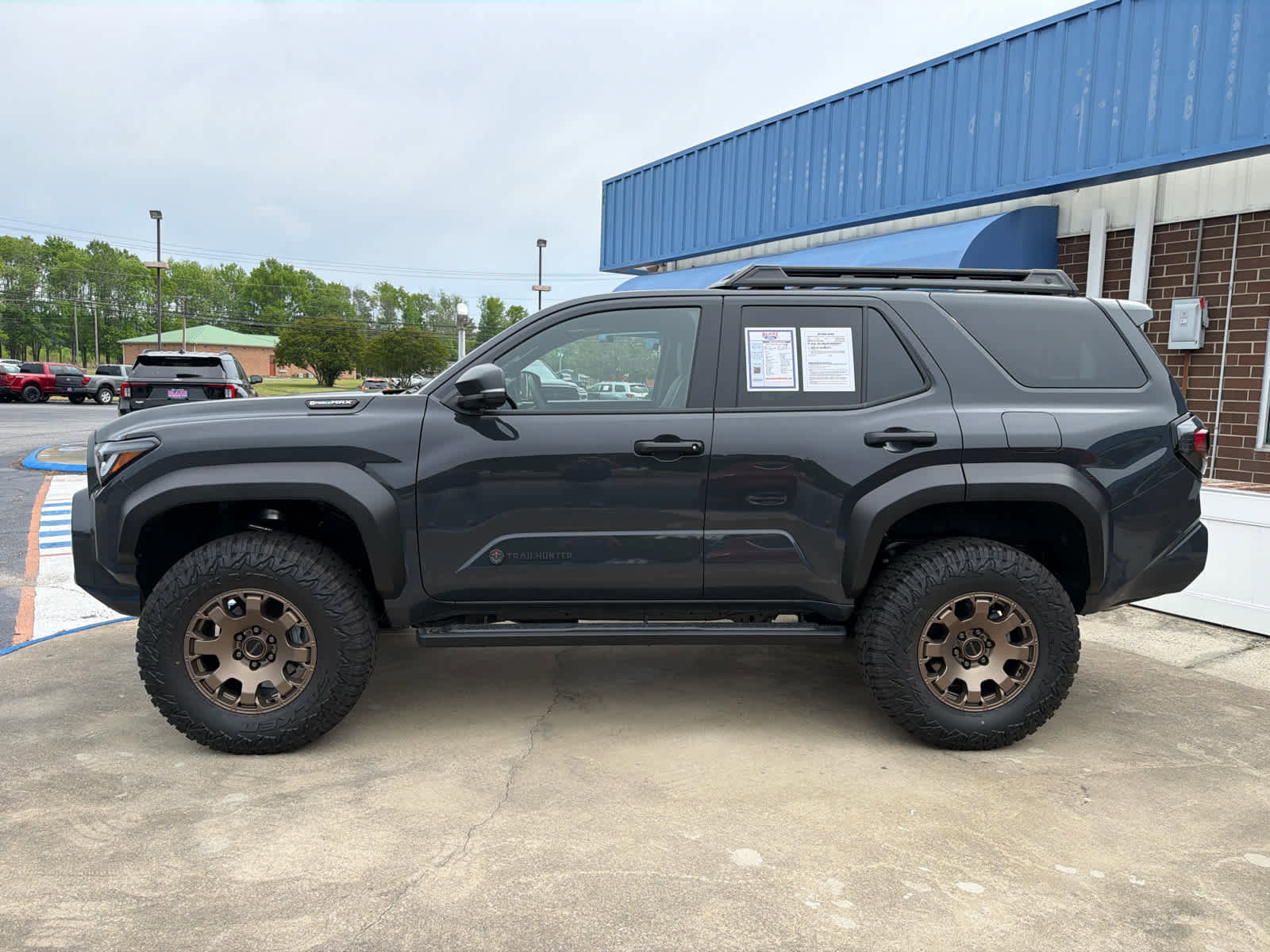 Used 2025 Toyota 4Runner Trailhunter AWD/4WD image 2