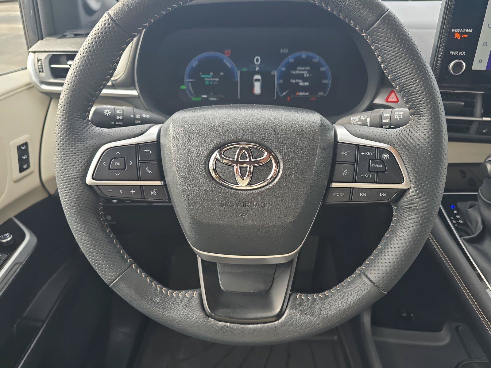 Used 2025 Toyota Sienna Platinum AWD/4WD image 10