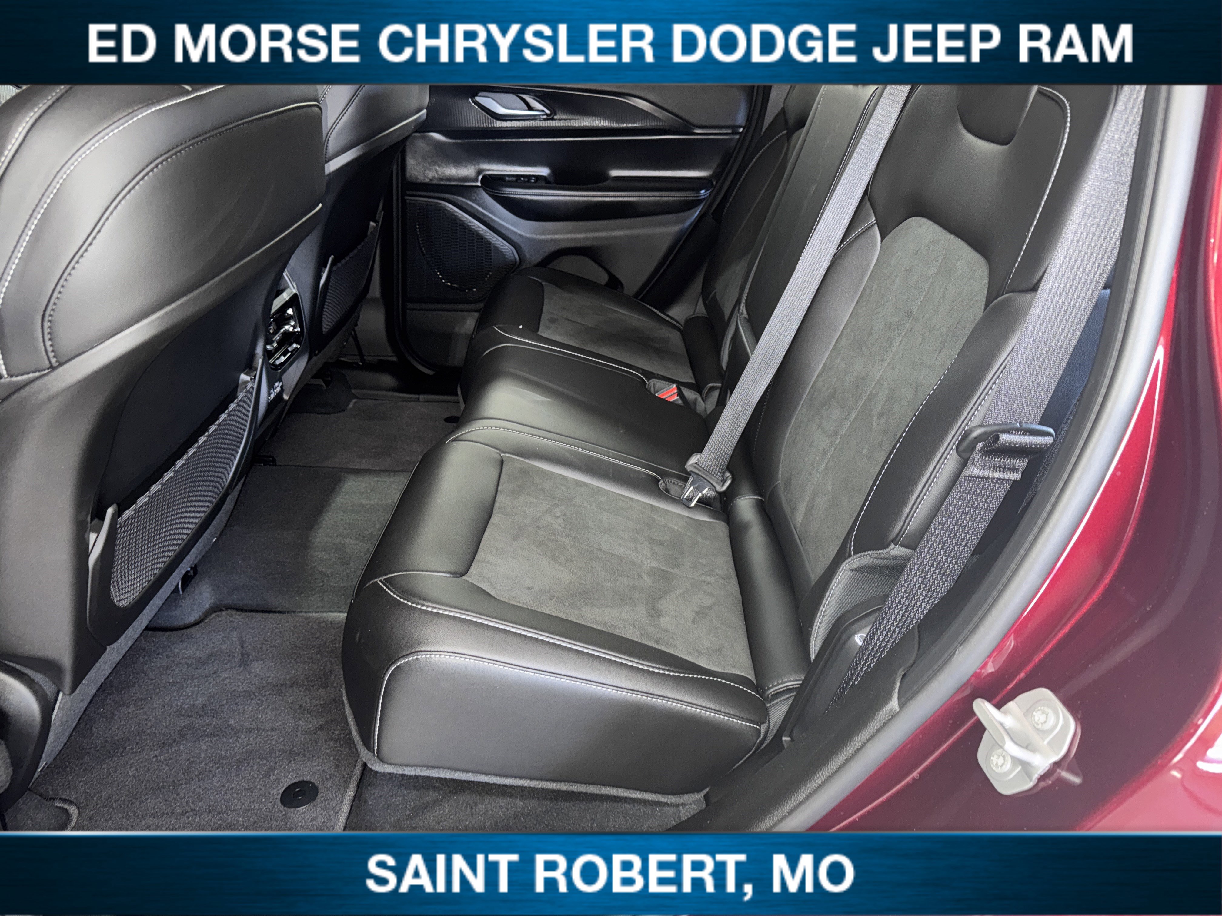 New 2025 Jeep Grand Cherokee Altitude AWD/4WD image 28