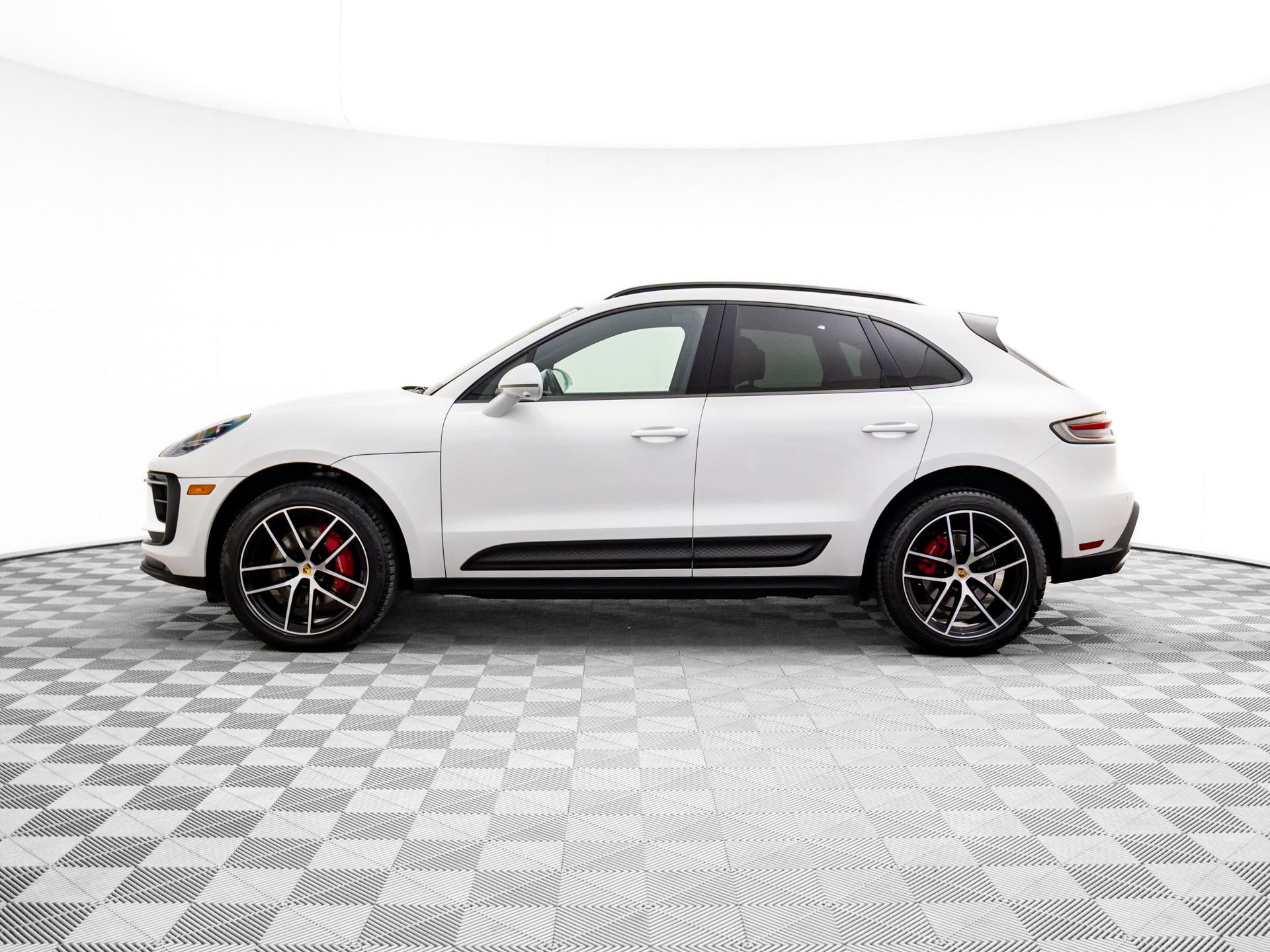 Certified 2023 Porsche Macan S video 2