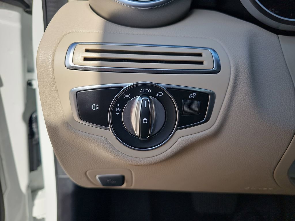 Used 2021 Mercedes-Benz C 300 Sedan image 26