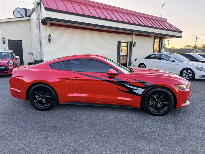 Used 2017 Ford Mustang Coupe RWD image 4
