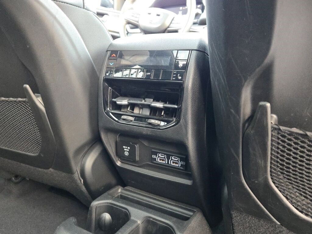 Used 2022 Jeep Grand Cherokee L Limited w/ Trailer Tow Group (B) image 11
