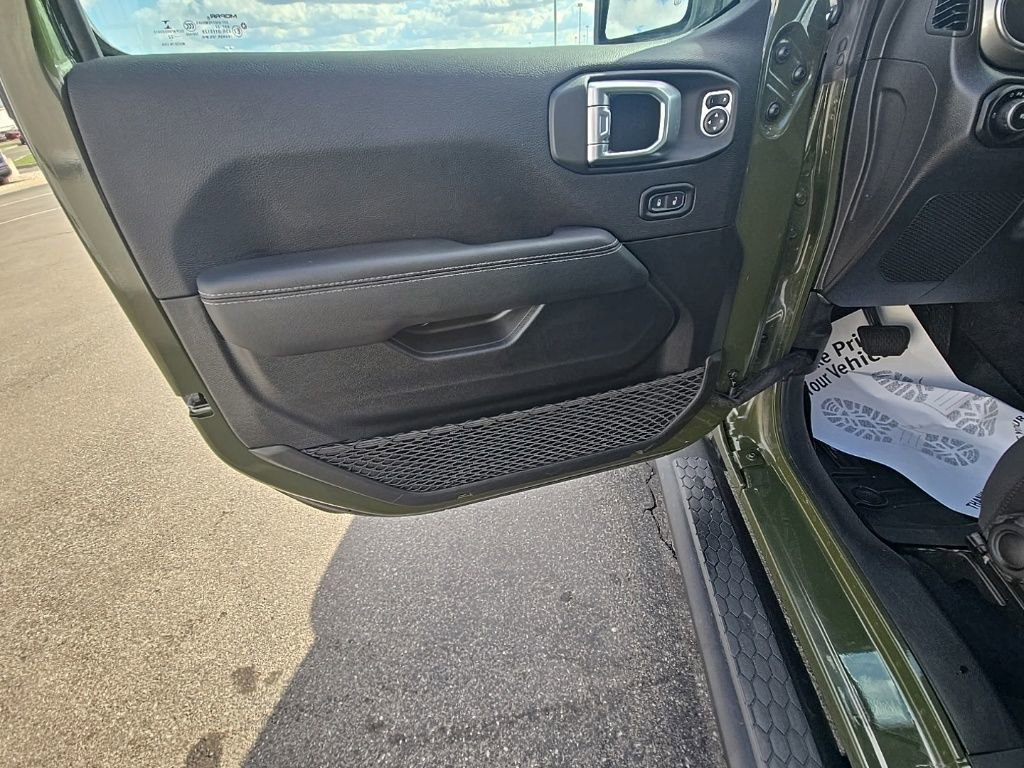 Used 2022 Jeep Wrangler Unlimited Sahara w/ Dual Top Group image 12