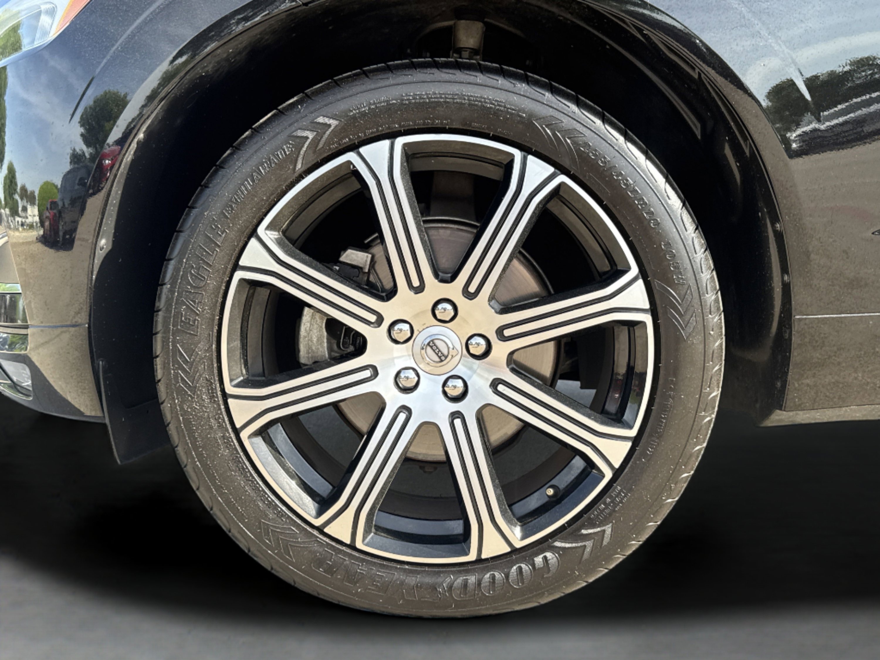 Used 2021 Volvo XC60 T5 Inscription image 3