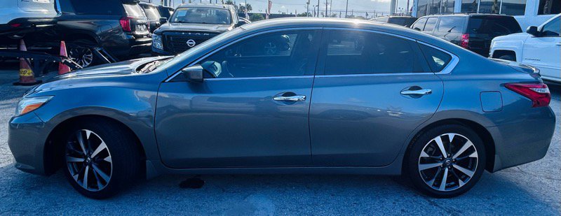 Used 2016 Nissan Altima 2.5 SR image 2