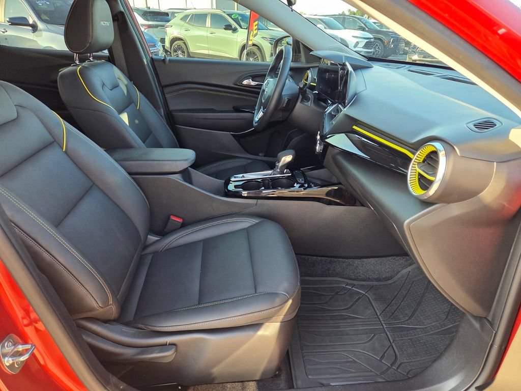 Used 2024 Chevrolet Trax ACTIV w/ Sunroof Package FWD image 17