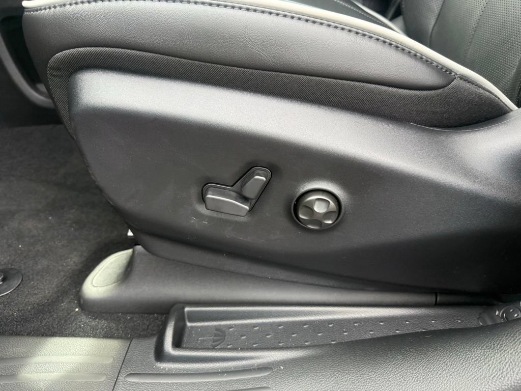 New 2027 Chrysler Pacifica Limited AWD/4WD image 14