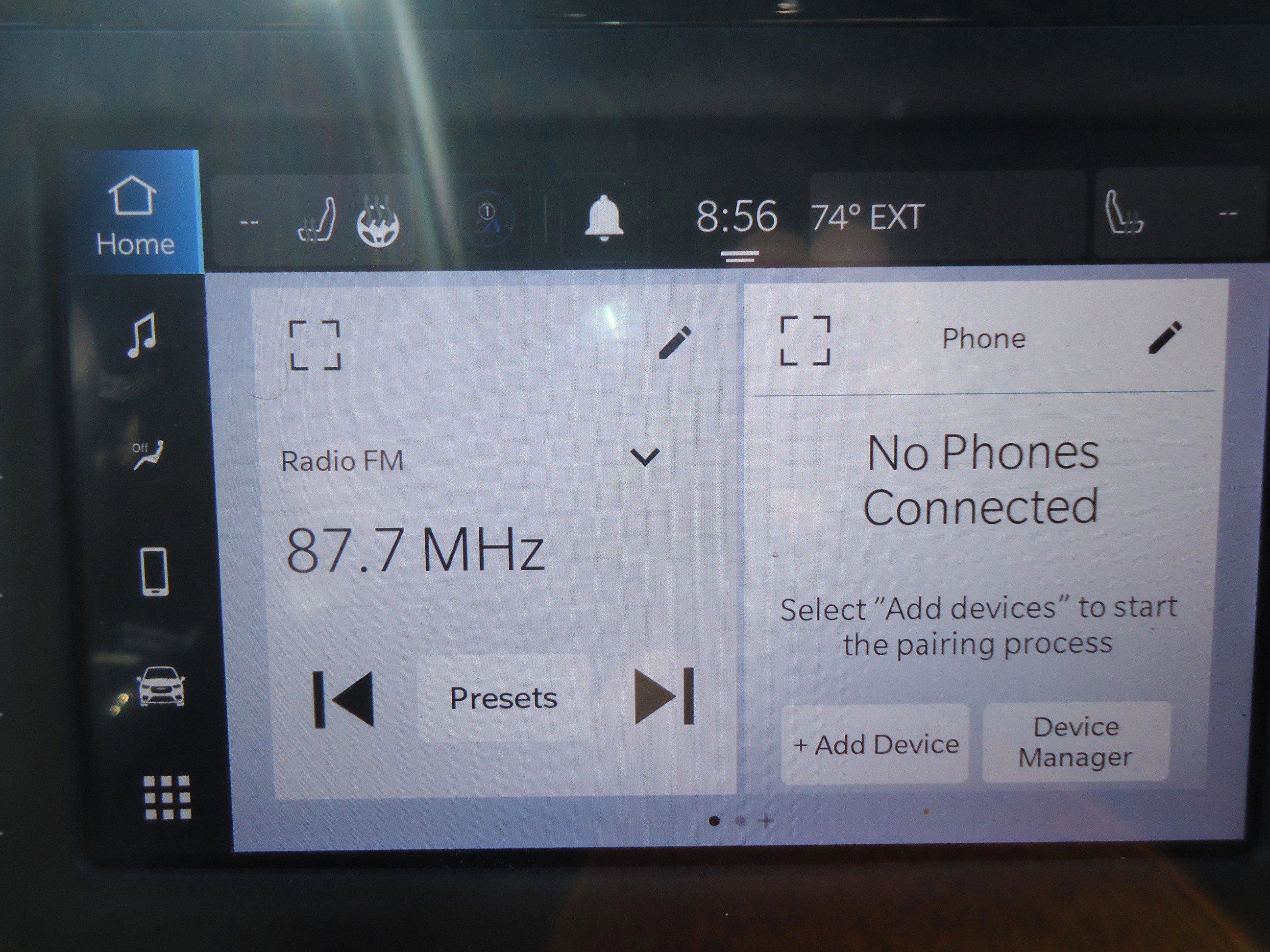 Used 2023 Chrysler Voyager LX image 17