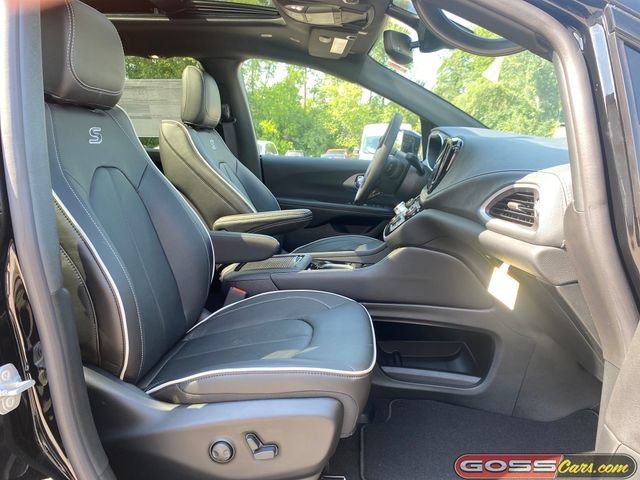 New 2027 Chrysler Pacifica Limited AWD/4WD image 6