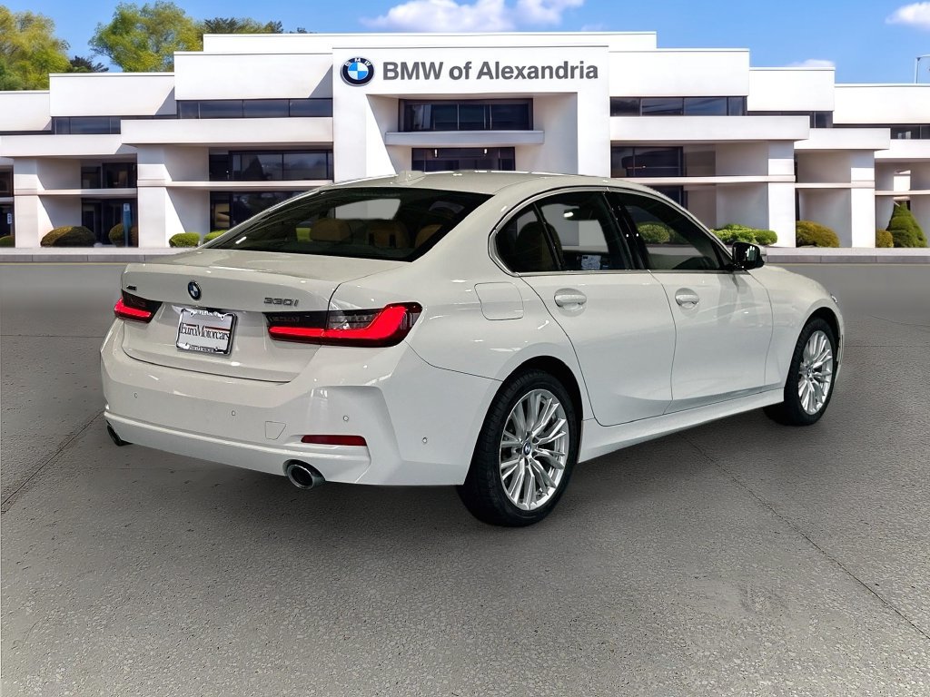 Used 2024 BMW 330i xDrive Sedan w/ Premium Package AWD/4WD image 5