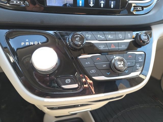 Used 2017 Chrysler Pacifica Touring-L Plus w/ Advanced Safetytec Group image 16