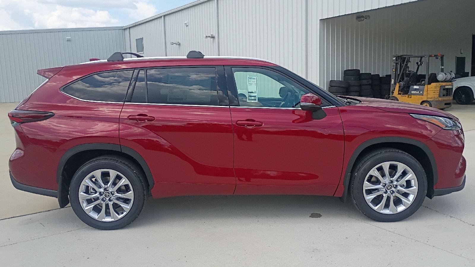 New 2026 Toyota Highlander Limited AWD/4WD image 8