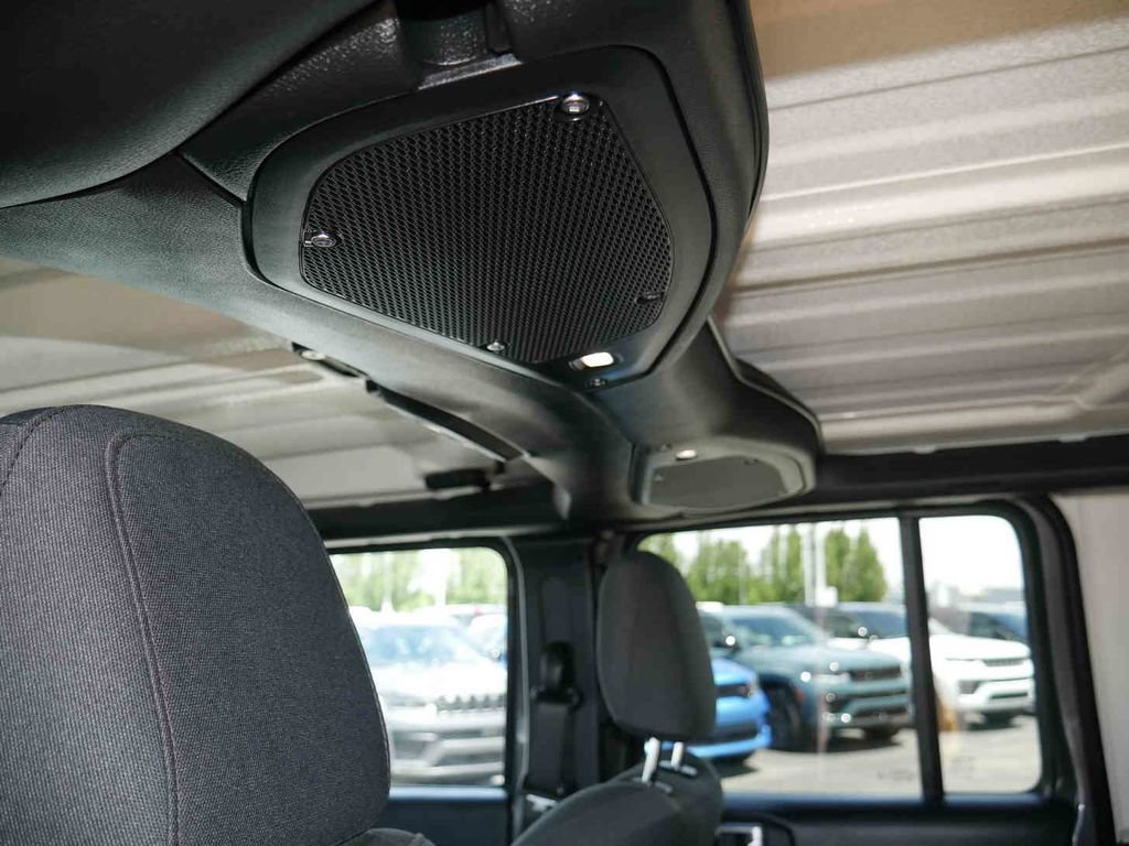 Used 2024 Jeep Wrangler Unlimited Rubicon AWD/4WD image 18
