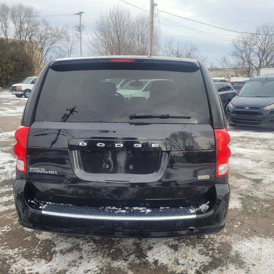 Used 2019 Dodge Grand Caravan SE w/ UConnect Hands-Free Group image 7