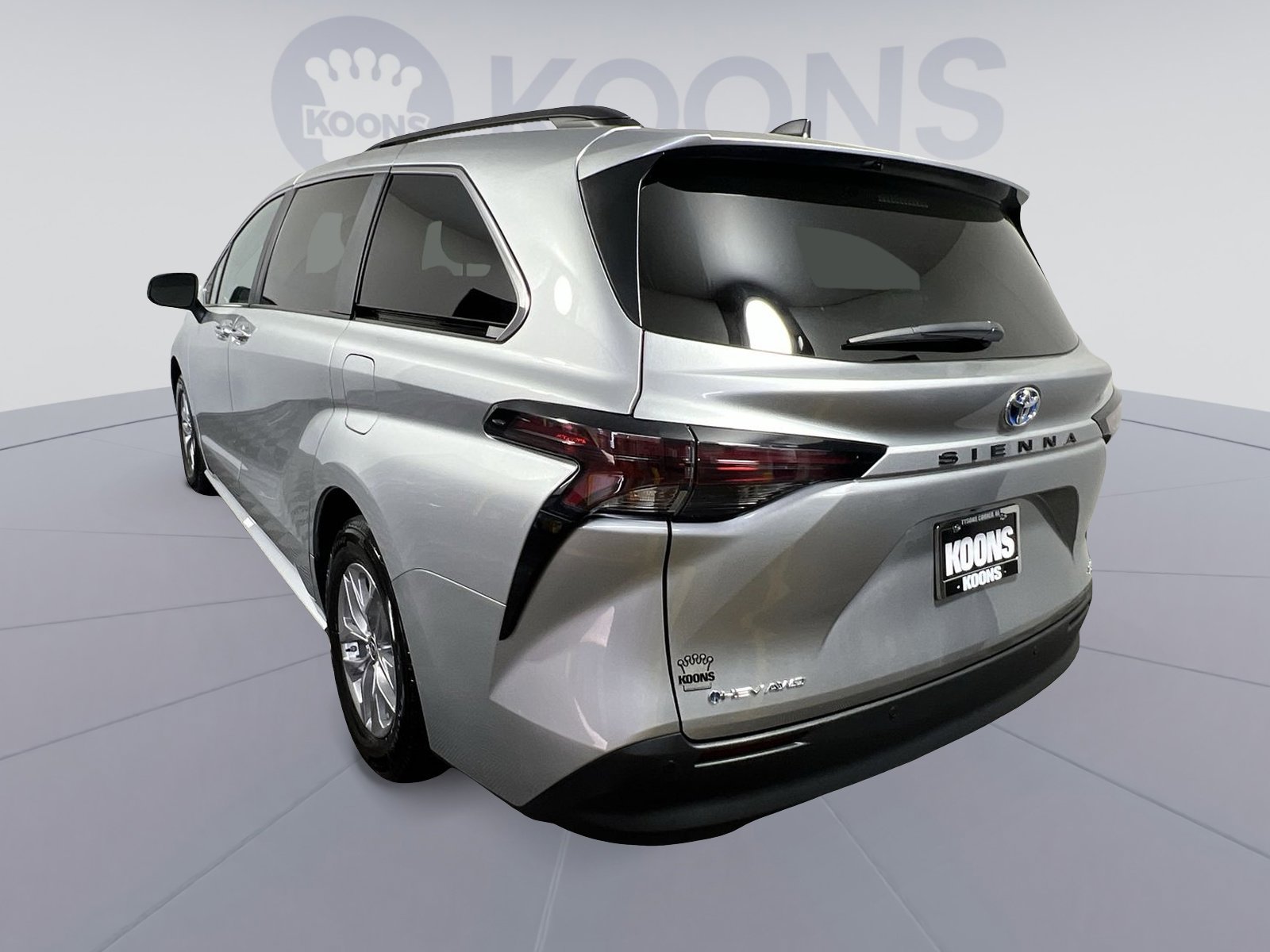 Used 2025 Toyota Sienna XLE image 8