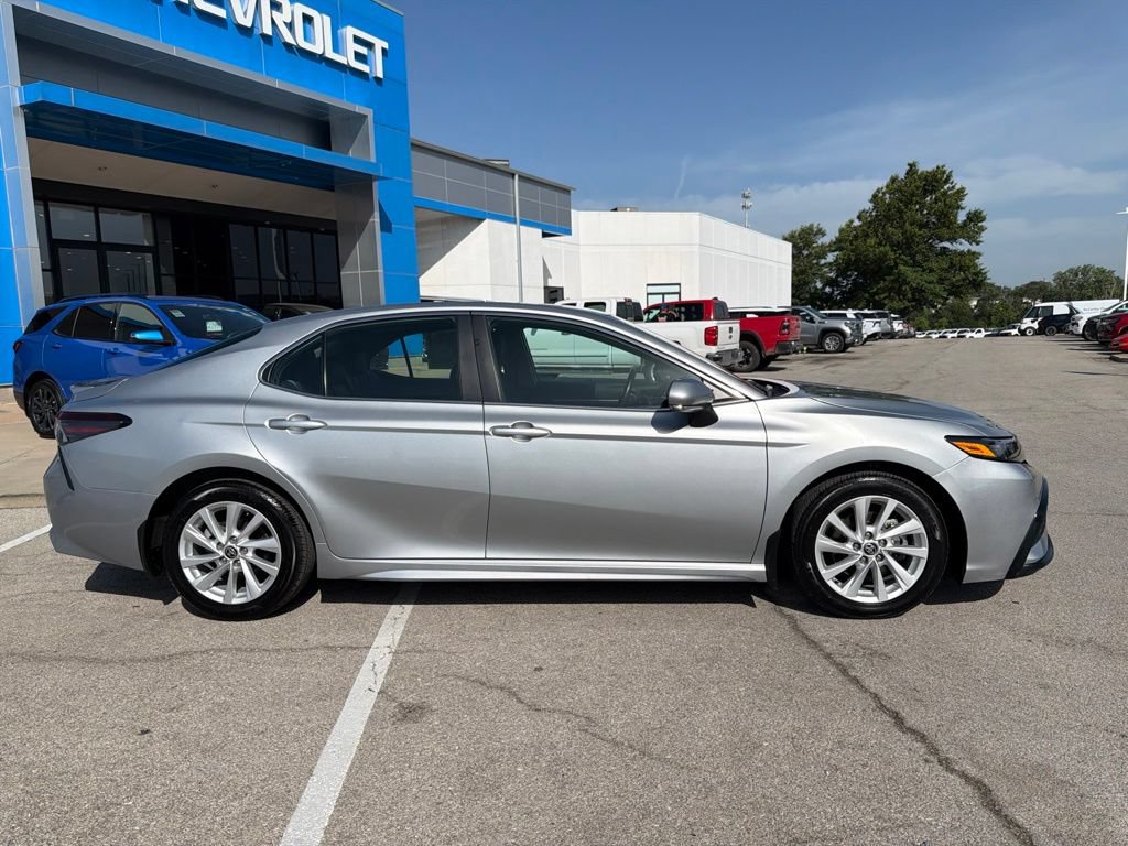 Used 2024 Toyota Camry SE FWD image 2