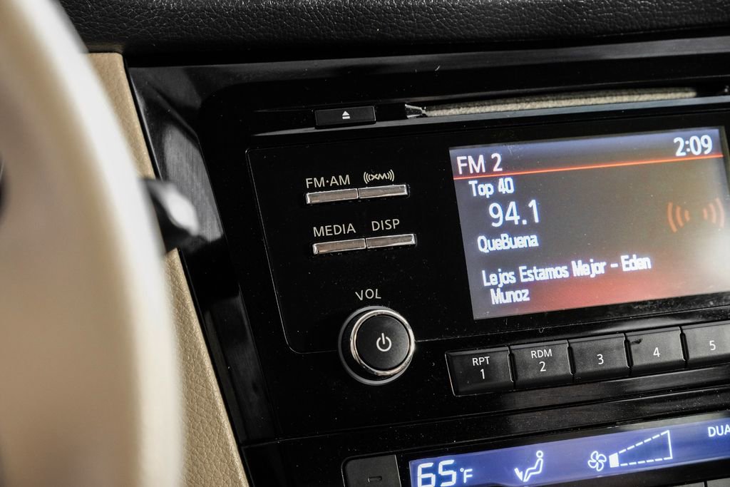 Used 2015 Nissan Rogue SV image 21