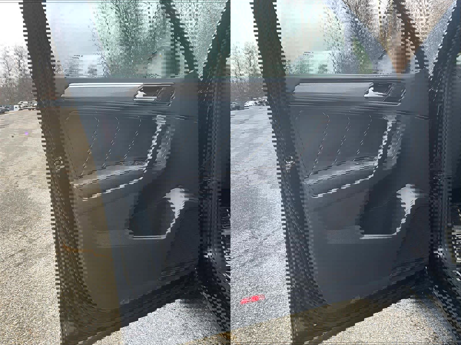 Certified 2023 Volkswagen Tiguan SE R-Line image 9