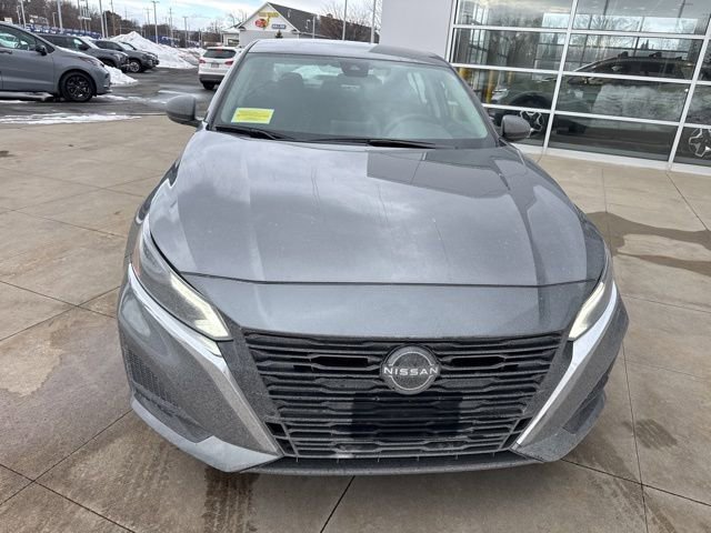 Used 2024 Nissan Altima 2.5 SV image 2