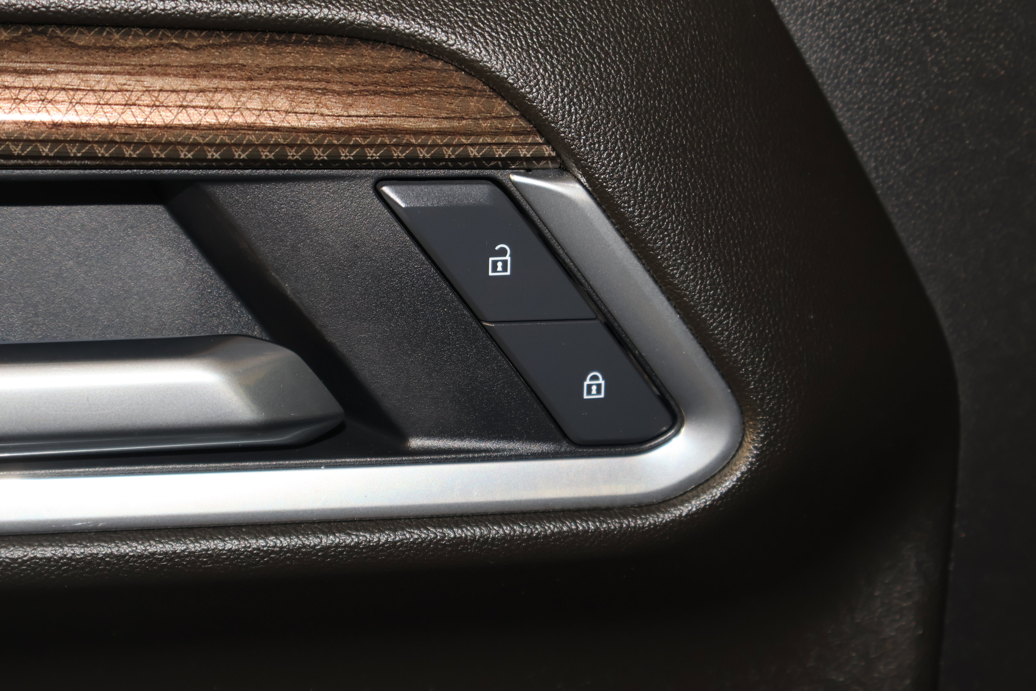 Used 2025 Chevrolet Silverado 1500 LT image 38