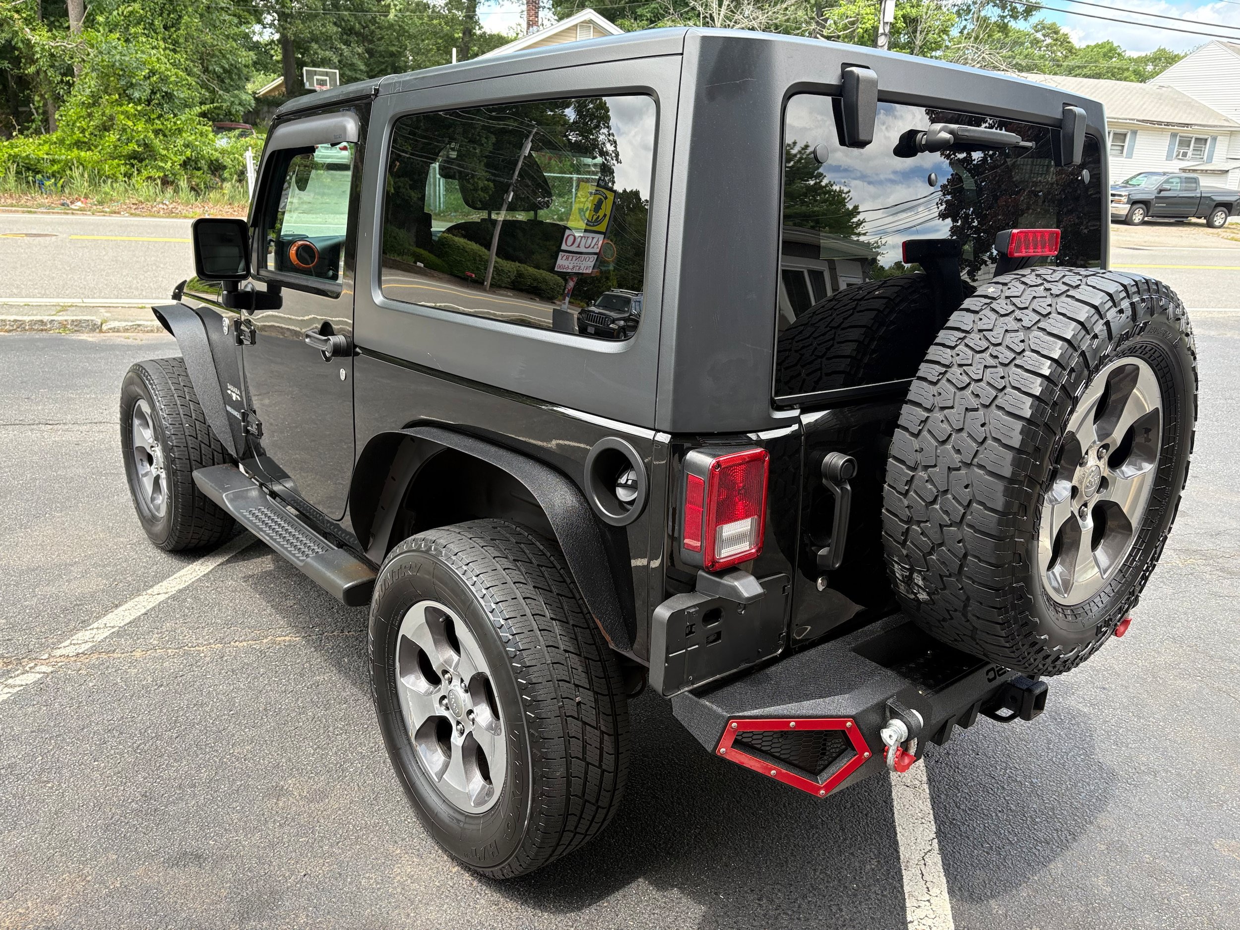 Used 2017 Jeep Wrangler Sahara AWD/4WD image 11