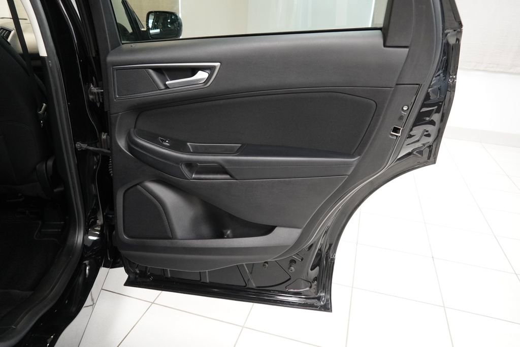 Used 2018 Ford Edge SE image 14