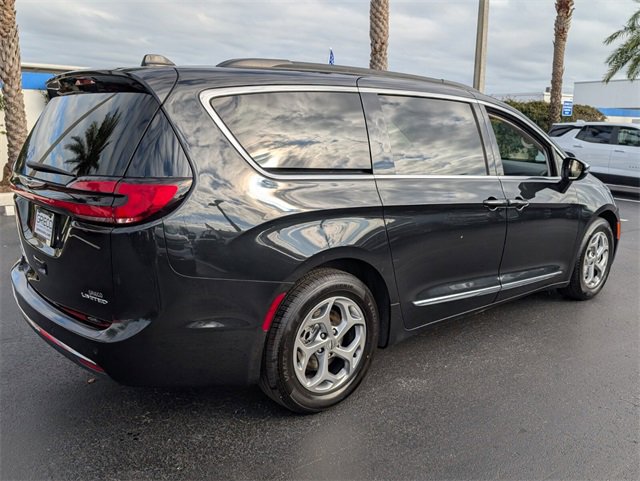 Used 2023 Chrysler Pacifica Limited image 60