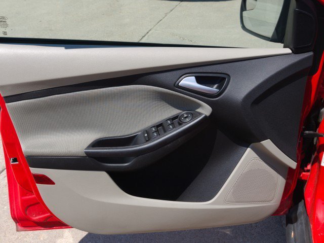 Used 2014 Ford Focus SE FWD image 12