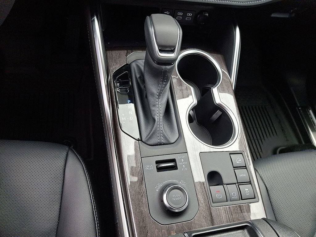 New 2026 Toyota Highlander Limited AWD/4WD image 17