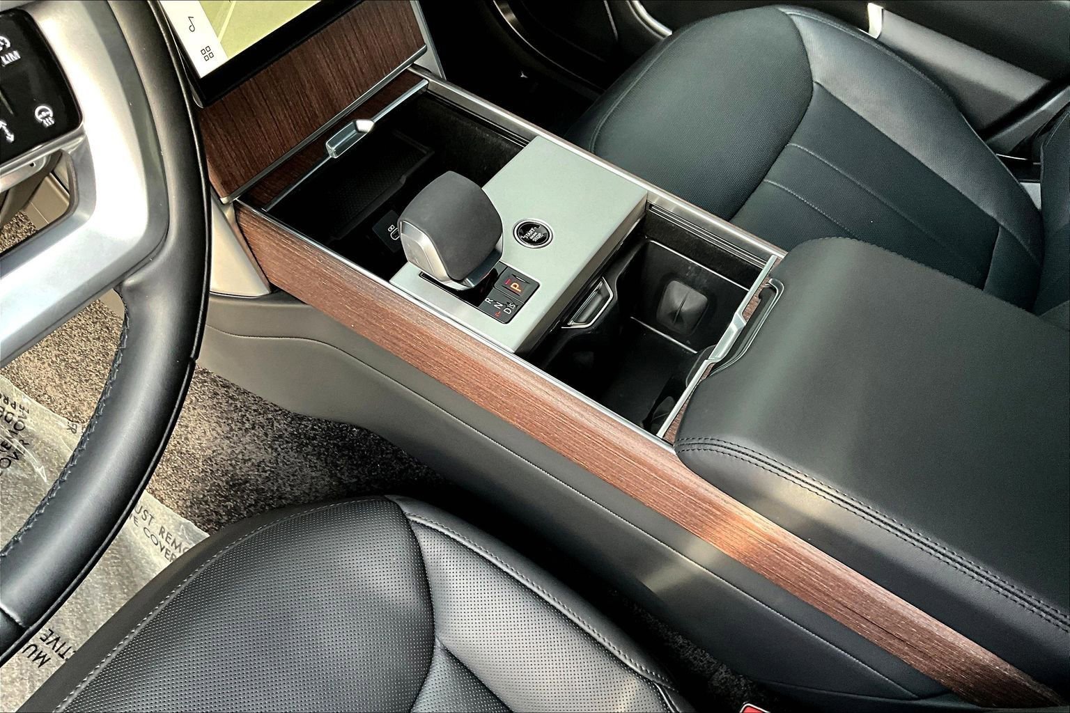 Certified 2025 Land Rover Range Rover Long Wheelbase SE image 16