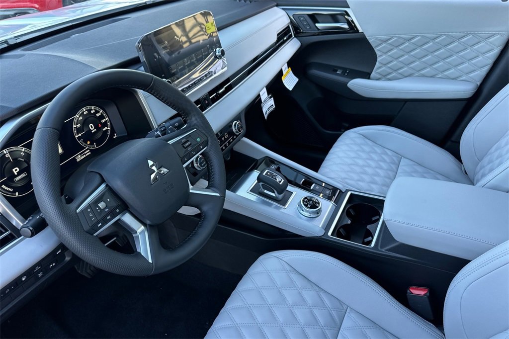 New 2025 Mitsubishi Outlander SEL image 11