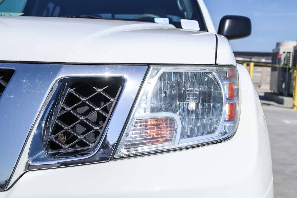 Used 2015 Nissan Frontier SV w/ SV Value Truck Package RWD image 7