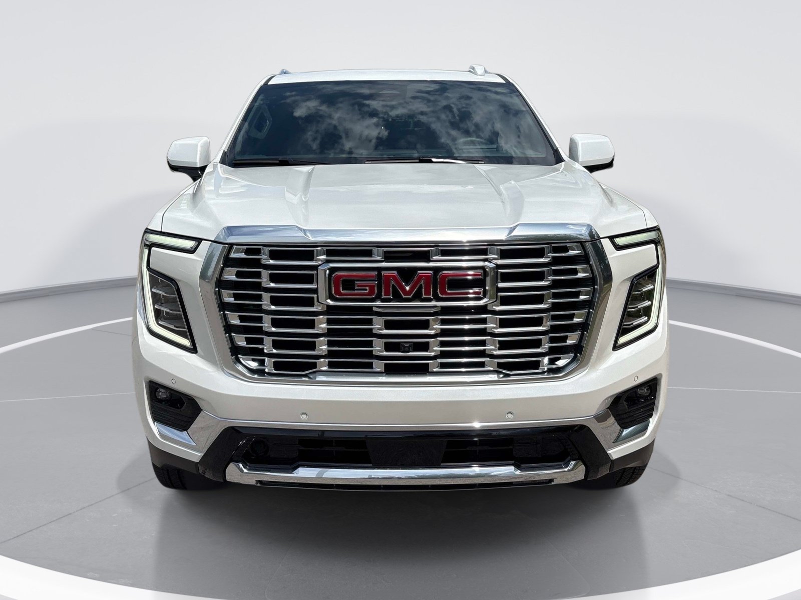 Used 2025 GMC Yukon Denali w/ Denali Reserve Package AWD/4WD image 2